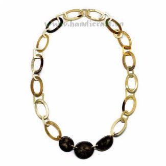Oval horn link with black pendants